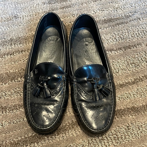 Tod's Shoes - Tods Black Wing Tipped Penny Loafers